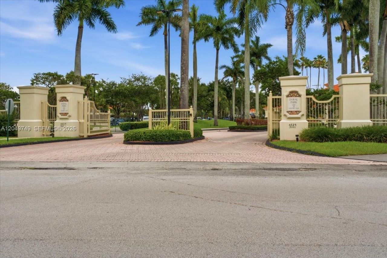10545 NW 43rd Ter , Doral, FL 33178 Photo