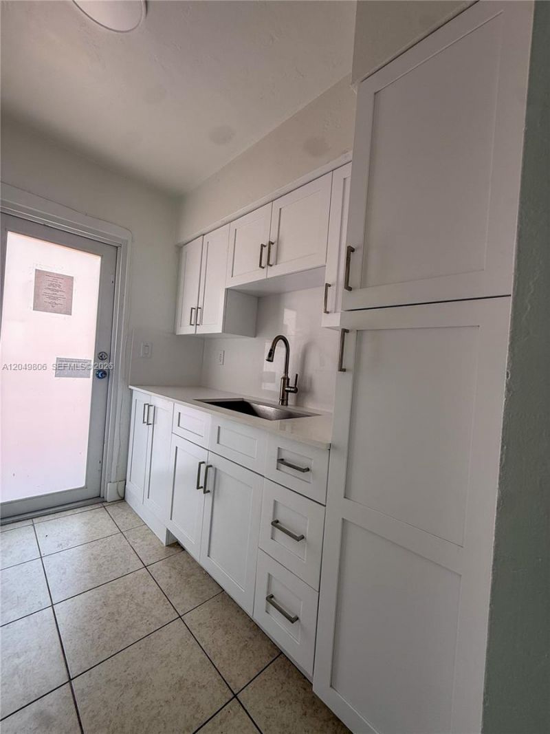 935 Bay Dr , Unit 9, Miami Beach, FL 33141 Photo