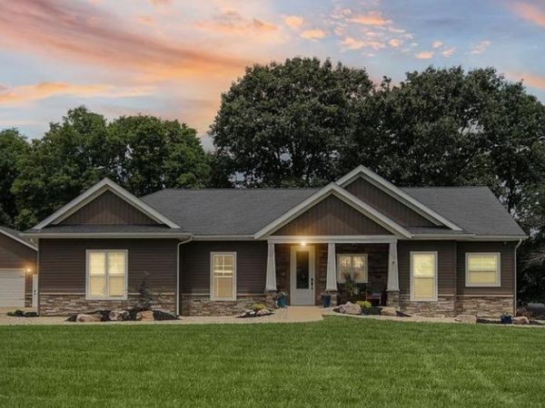 8125 Lost Bridge Road, Bethalto, IL 62010