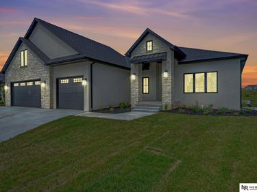 3600 Tree Line Drive, Lincoln, NE 68516