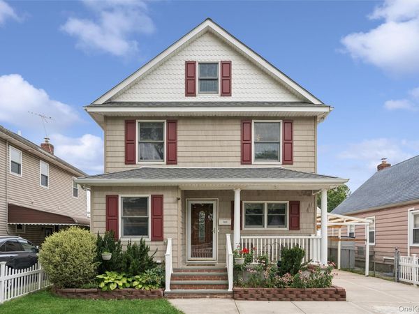 7643 265th Street, New Hyde Park, NY 11040