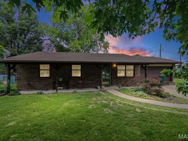 407 S Smith Street, Smithton, IL 62285