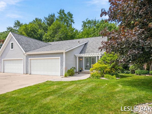 14806 Woodswalk Court, Unit 18, Spring Lake, MI 49456