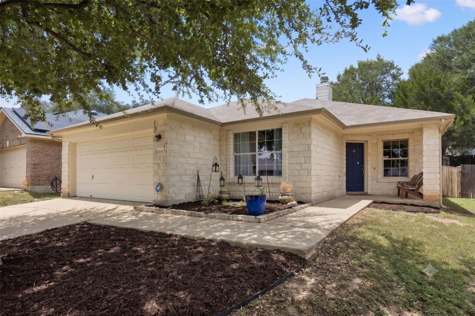 2106 Narrow Glen Pkwy, Austin, TX 78744 Main Photo