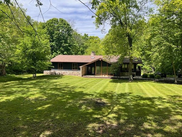 W552 Wildwood Dr, Geneva, WI 53147