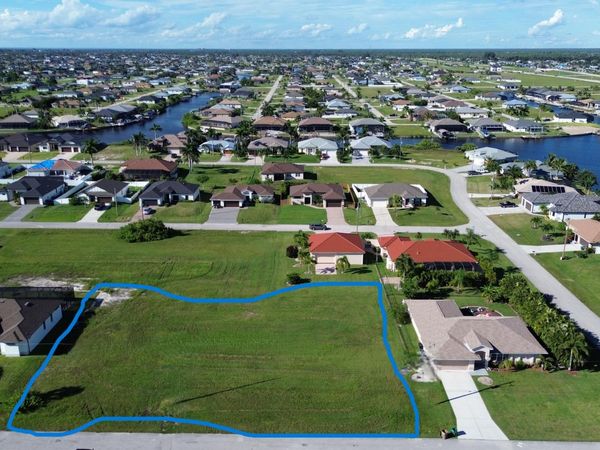 3325 NW 8th Terrace, Cape Coral, FL 33993