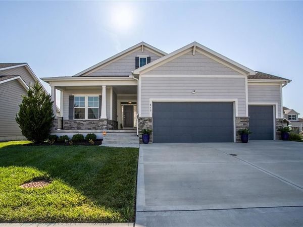 613 SW Brummel Road, Lee's Summit, MO 64081