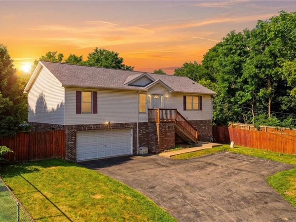 1015 Cliff Mine Rd, Imperial, PA 15126