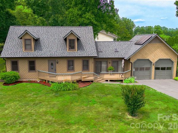 100 Forest Park Drive , Hendersonville, NC 28792