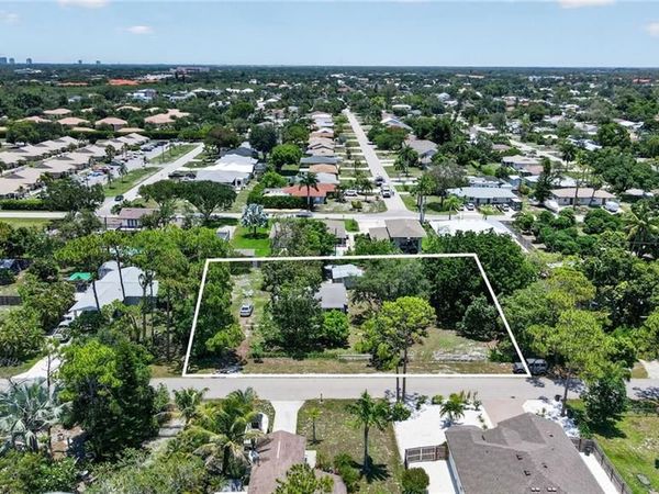 9044 Somerset LN , BONITA SPRINGS, FL 34135