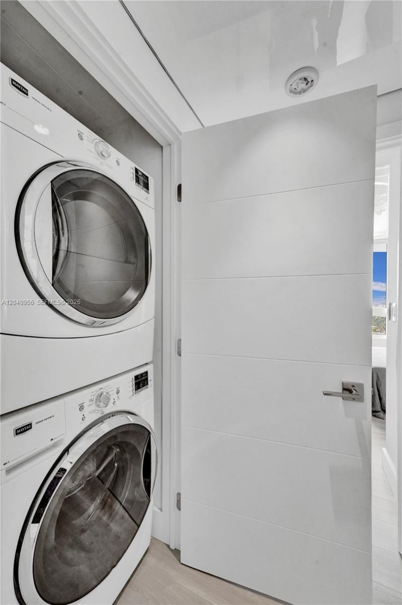 6365 Collins Ave , Unit 2407, Miami Beach, FL 33141 Photo