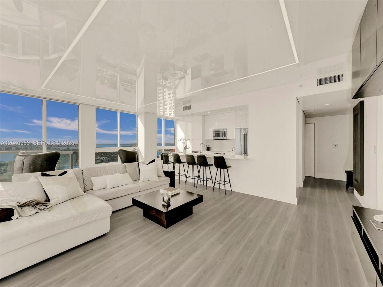 6365 Collins Ave , Unit 2407, Miami Beach, FL 33141 Photo