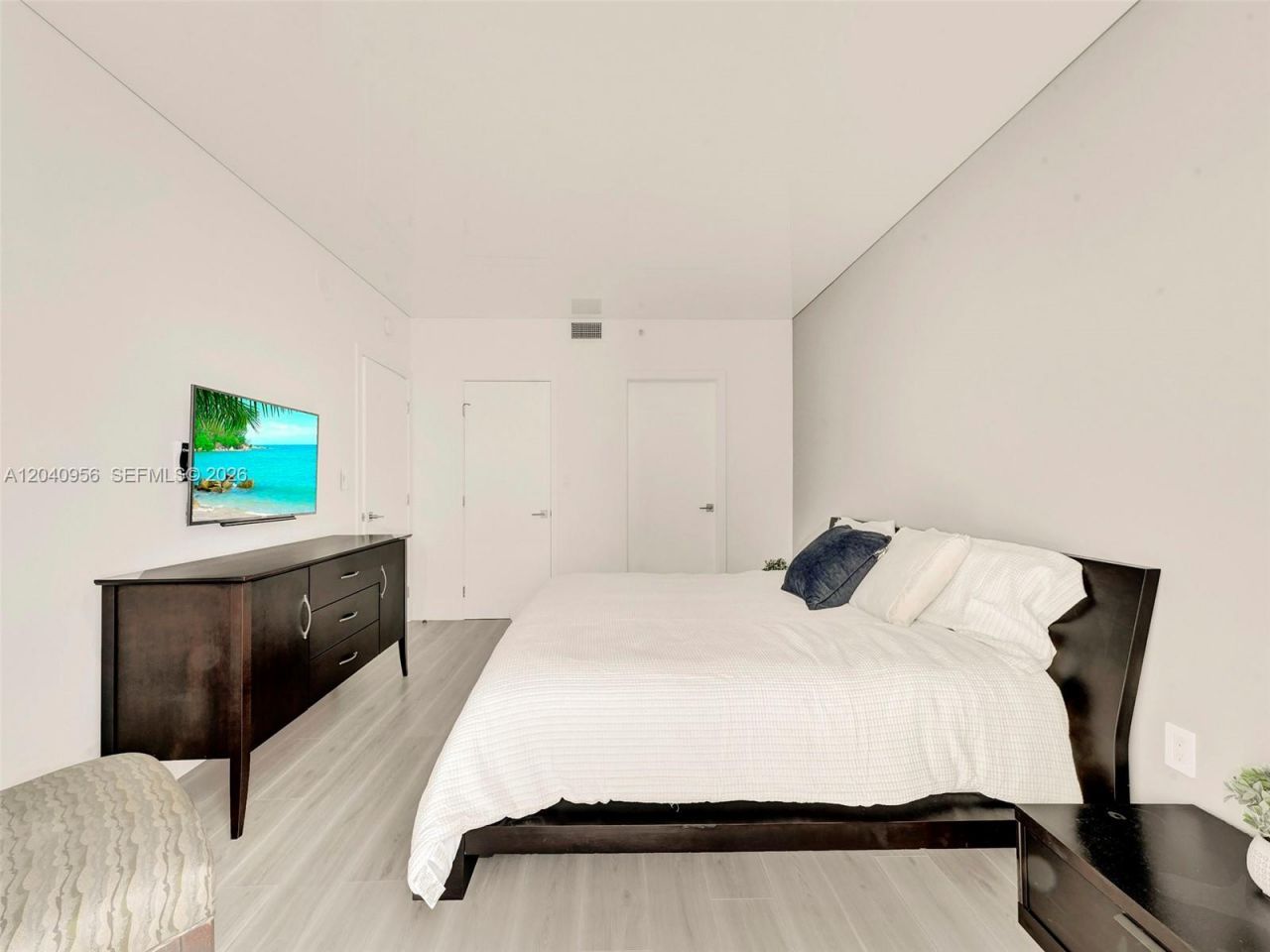 6365 Collins Ave , Unit 2407, Miami Beach, FL 33141 Photo