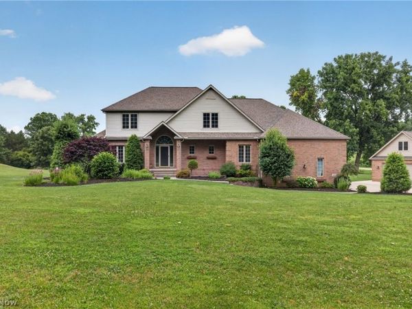 1343 Vermillion Drive, Barberton, OH 44203