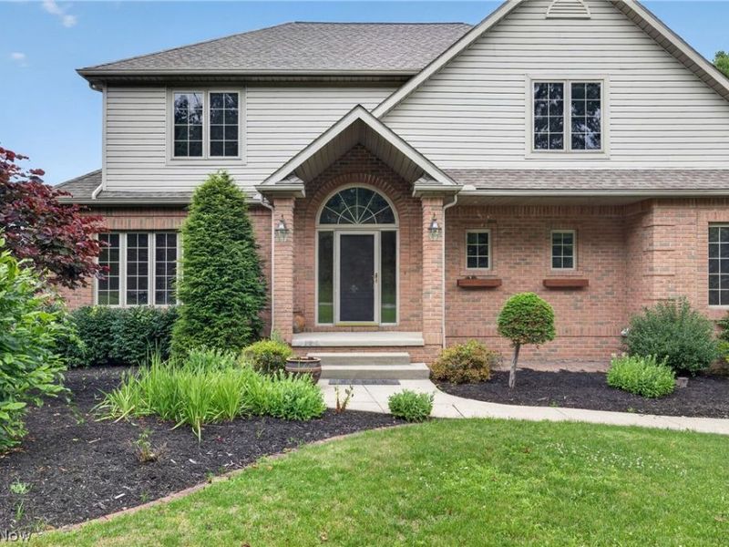 1343 Vermillion Drive, Barberton, OH 44203 Photo 2