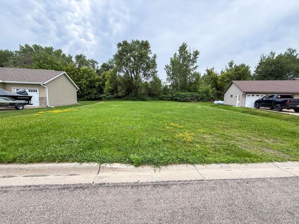 1275 Bellflower Lane NE, Owatonna, MN 55060