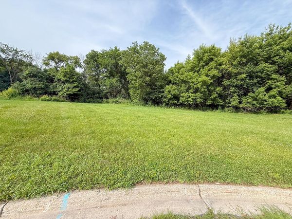1218 Southview Drive , Faribault, MN 55021
