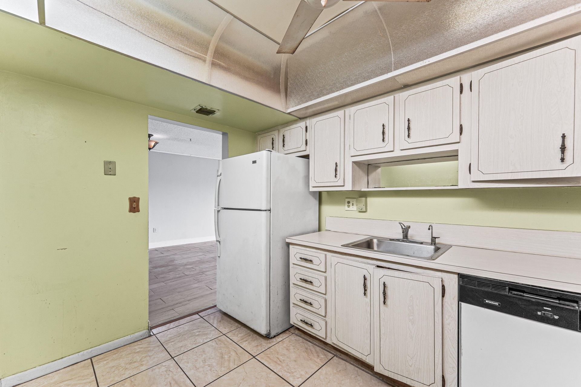 1400 Saint Charles Place, Unit 616, Pembroke Pines, FL 33026 Photo