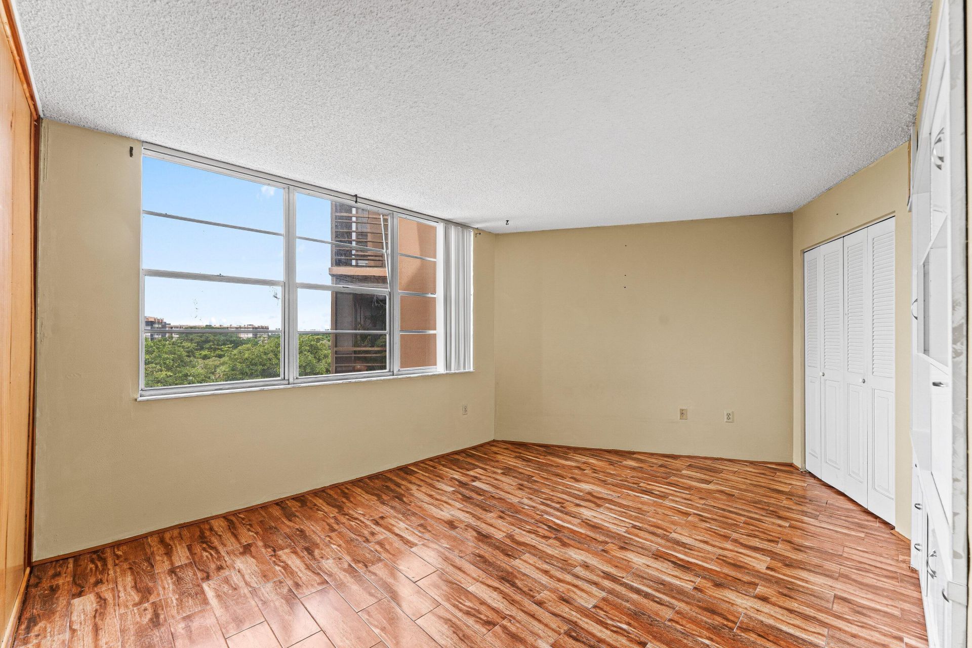 1400 Saint Charles Place, Unit 616, Pembroke Pines, FL 33026 Photo