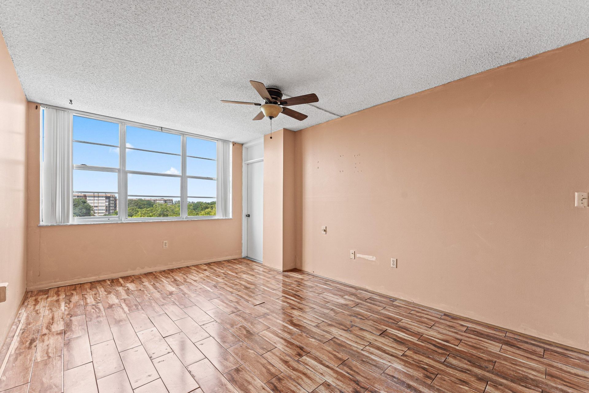 1400 Saint Charles Place, Unit 616, Pembroke Pines, FL 33026 Photo
