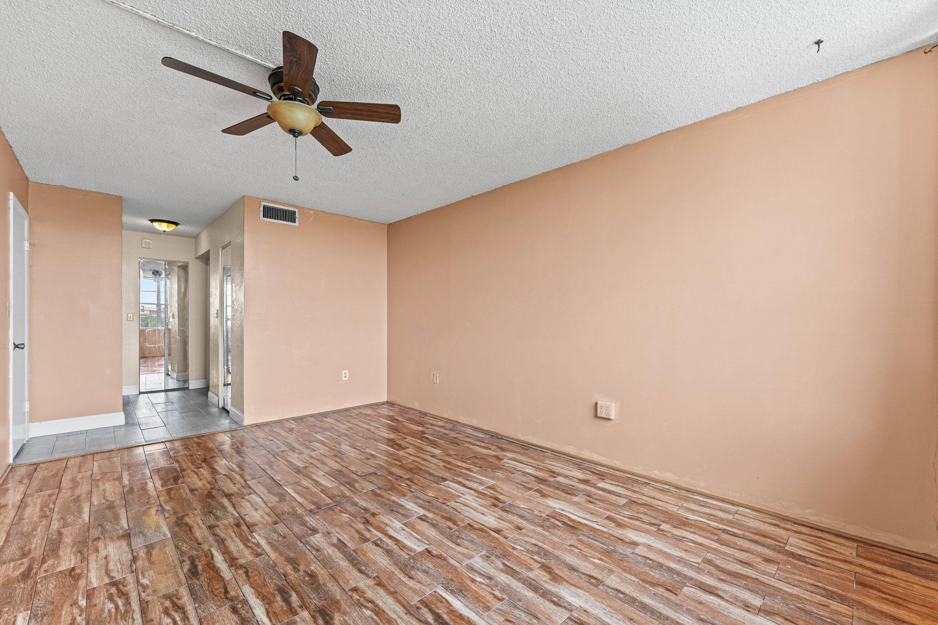 1400 Saint Charles Place, Unit 616, Pembroke Pines, FL 33026 Photo