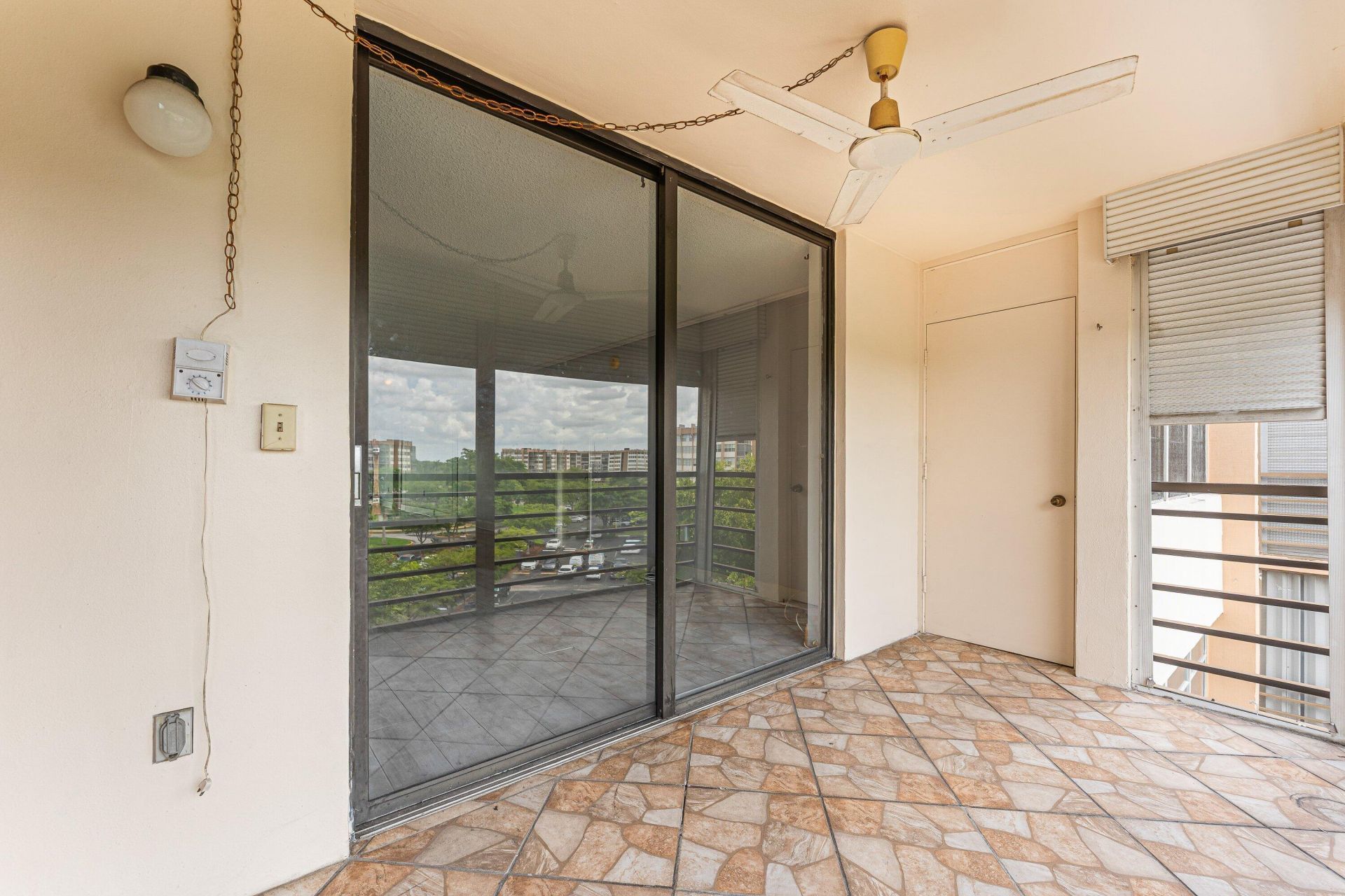 1400 Saint Charles Place, Unit 616, Pembroke Pines, FL 33026 Photo