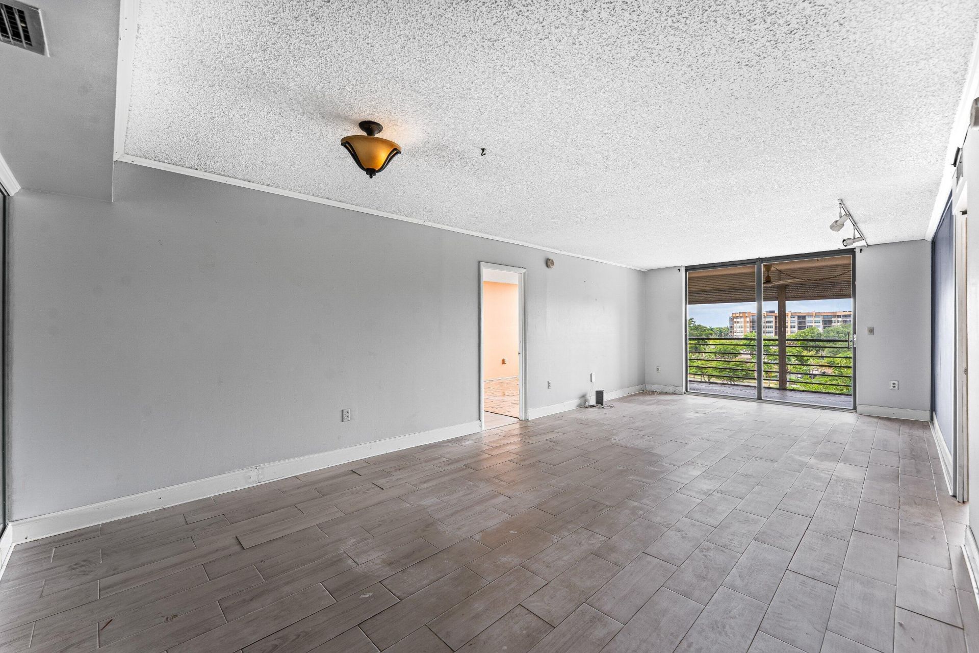 1400 Saint Charles Place, Unit 616, Pembroke Pines, FL 33026 Photo