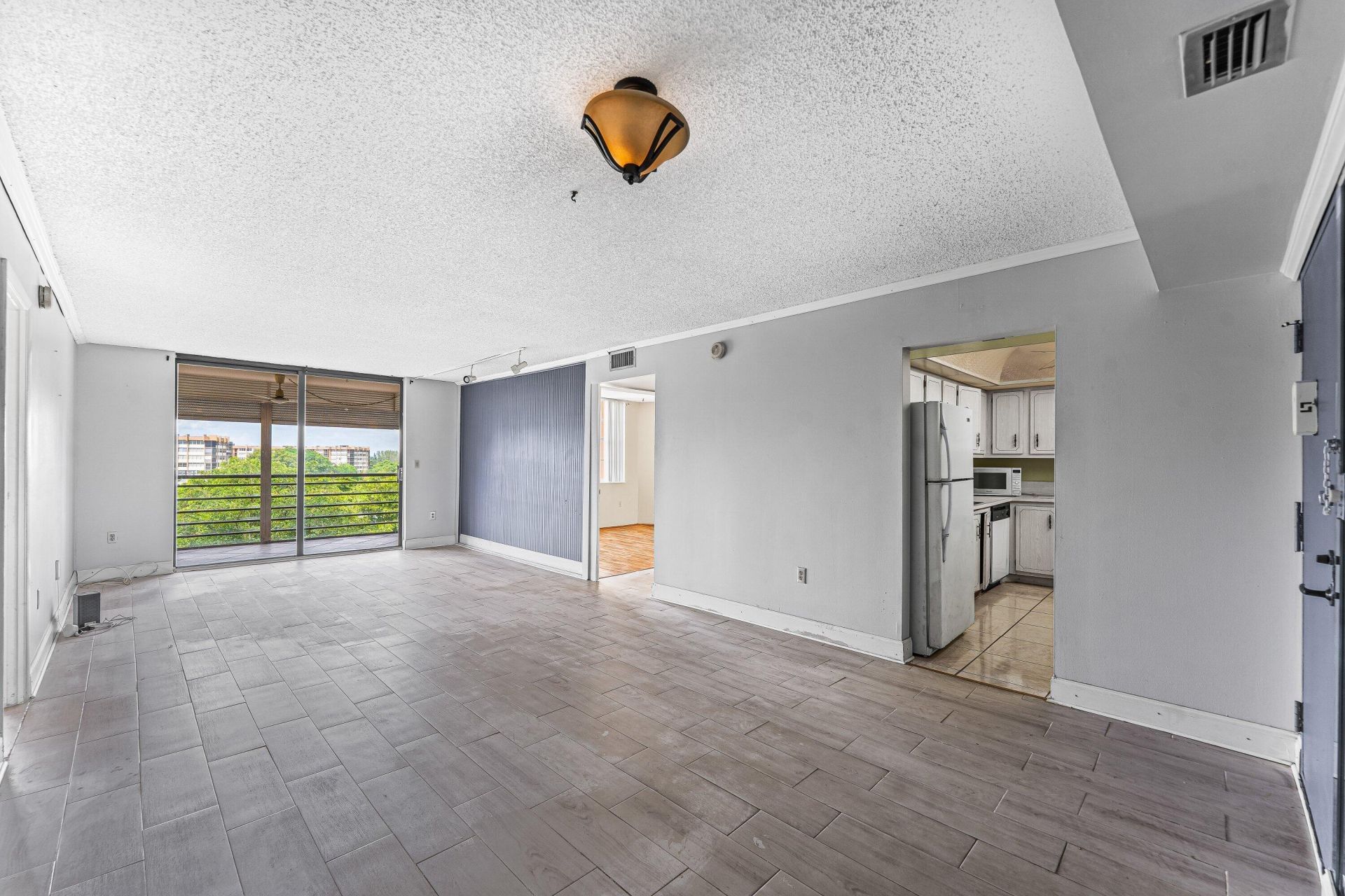 1400 Saint Charles Place, Unit 616, Pembroke Pines, FL 33026 Photo