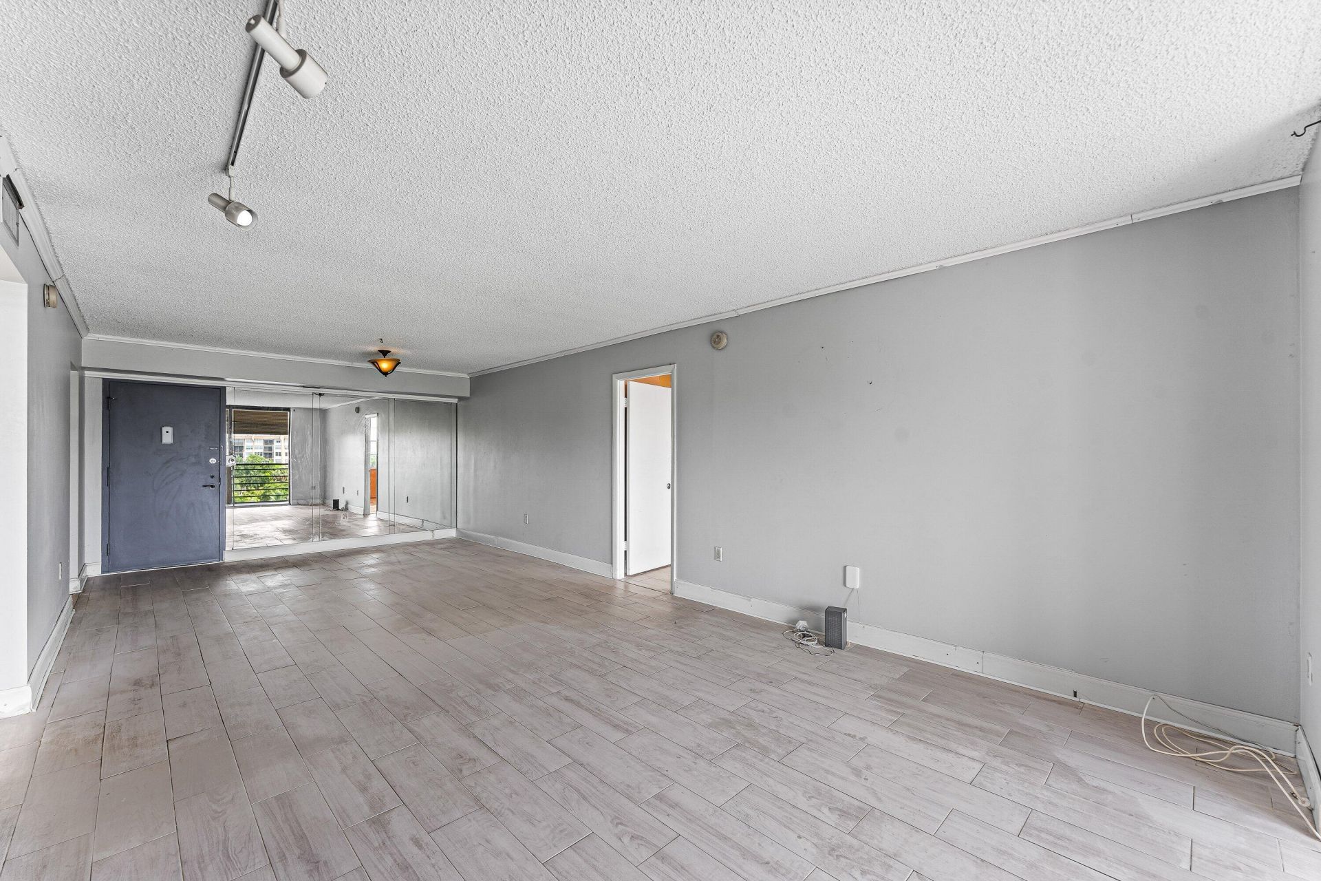 1400 Saint Charles Place, Unit 616, Pembroke Pines, FL 33026 Photo