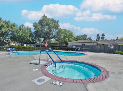 7598 Sunmore Ln, Sacramento, CA 95828 Photo
