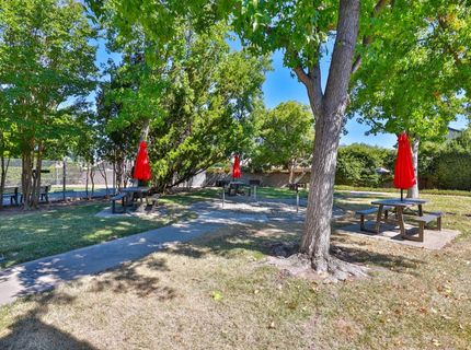 7598 Sunmore Ln, Sacramento, CA 95828 Photo