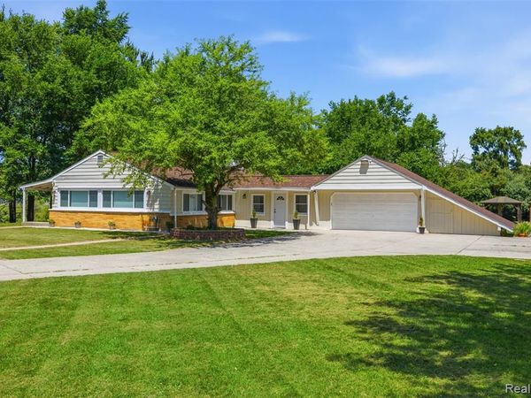 8025 Fieldcrest Drive, Green Oak Twp, MI 48116