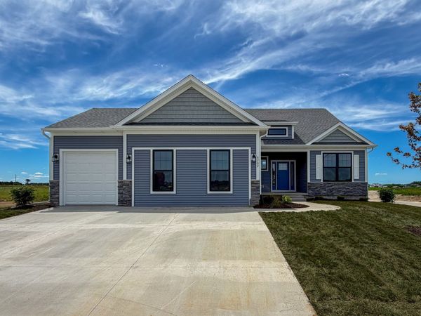 6709 Faiths Way , Bettendorf, IA 52722
