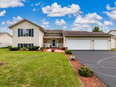 717 Heritage Lane, Belle Plaine, MN 56011