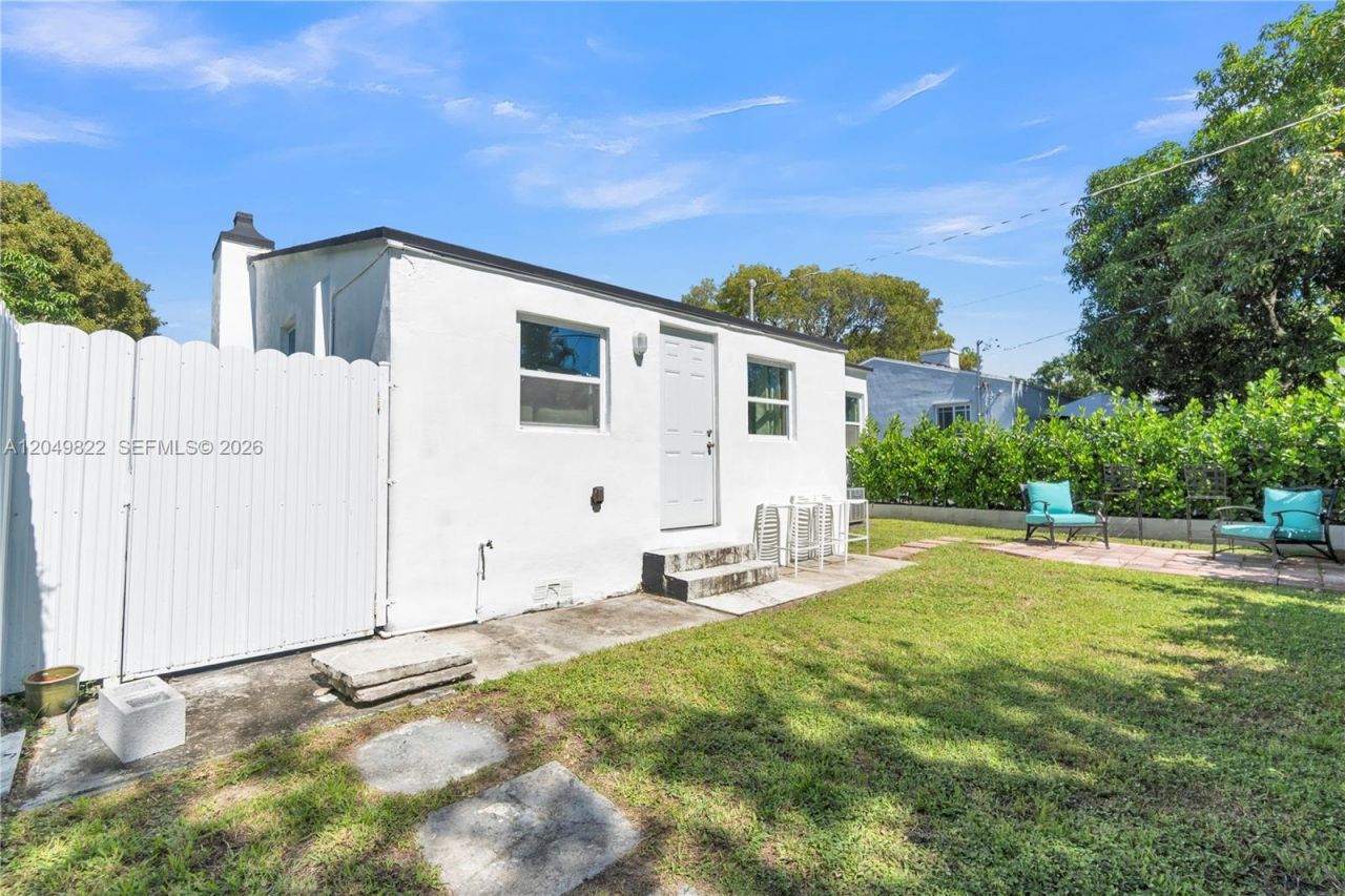774 NW 49th St , Miami, FL 33127 Photo