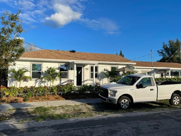 524 NW 10th St , Hallandale Beach, FL 33009