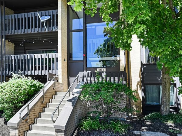 6184 Pinewood Court , Unit 302, Willowbrook, IL 60527