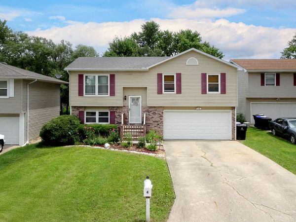 4 Moonstone Court, Bloomington, IL 61704