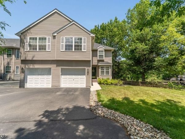 25 Forsgate Ter, Clinton, NJ 08801