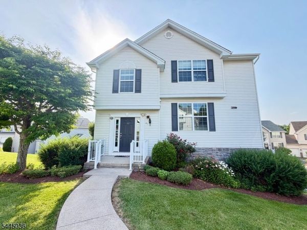 162 Sowers Dr, Mount Olive, NJ 07840