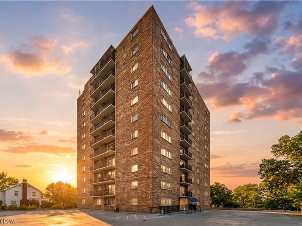 15555 Hilliard Road , Unit 504, Lakewood, OH 44107