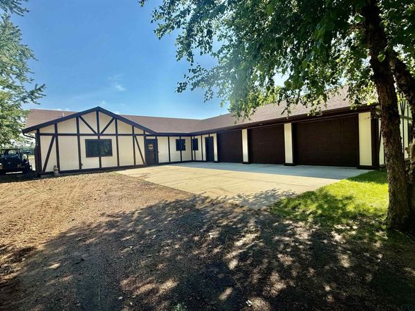119 Pike, Yankton, SD 57078