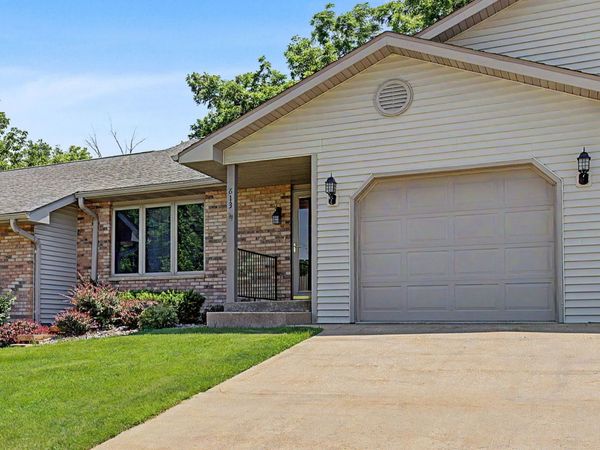 813 Shadow Bluff Drive , Galena, IL 61036