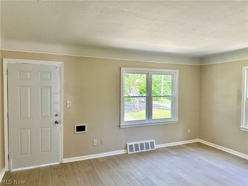 4425 E 142nd Street, Cleveland, OH 44128 Photo 2