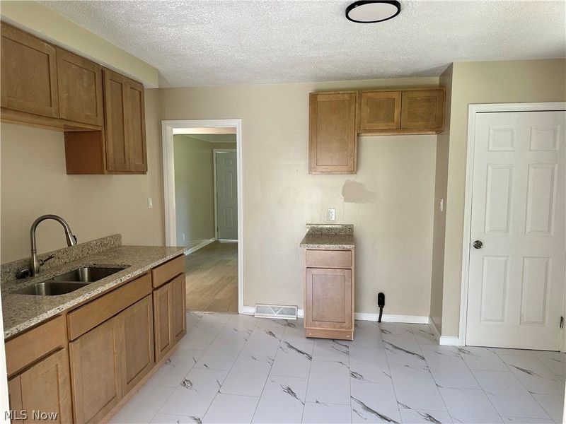 4425 E 142nd Street, Cleveland, OH 44128 Photo 5