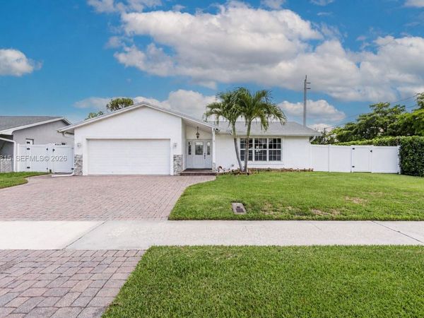 2403 SW 12th Ct, Deerfield Beach, FL 33442
