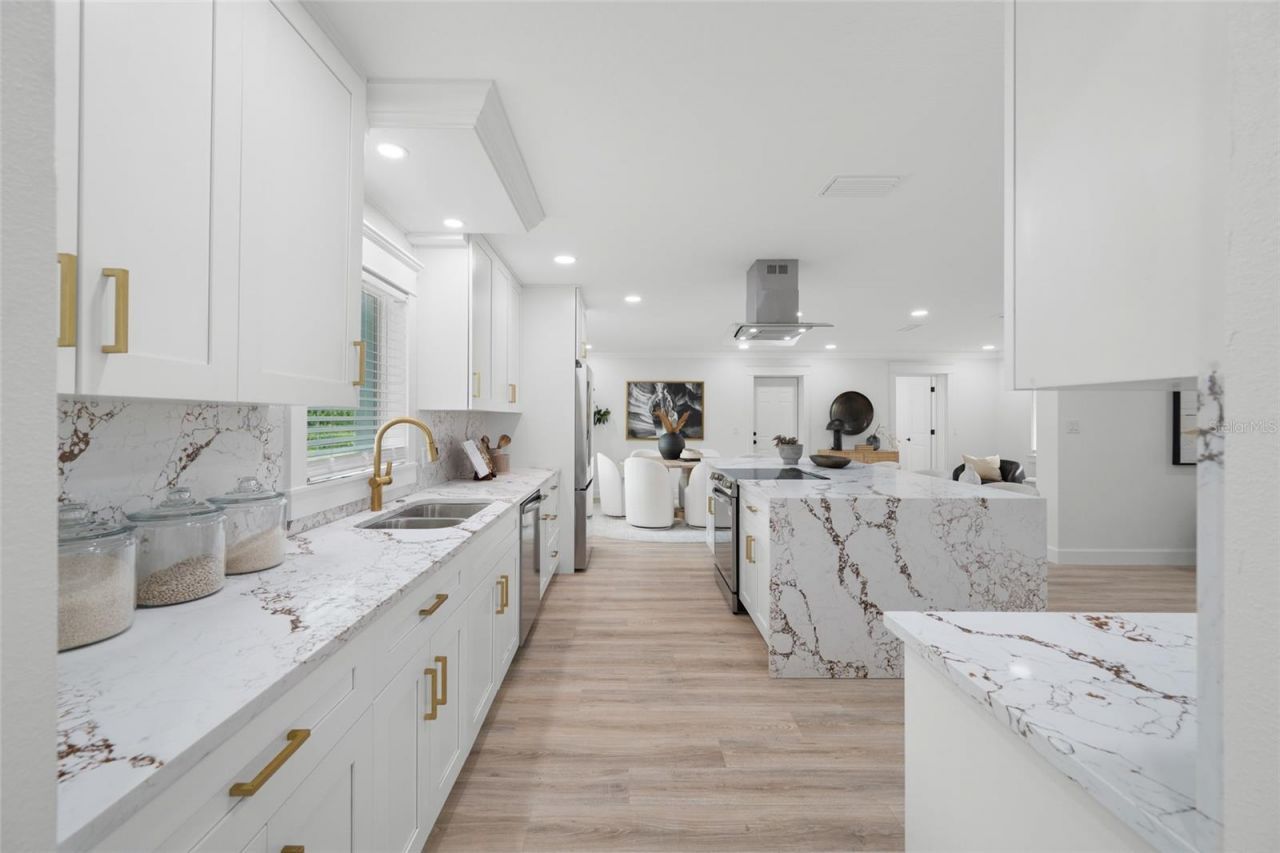 380 Villagrande Avenue S, Saint Petersburg, FL 33707 Photo