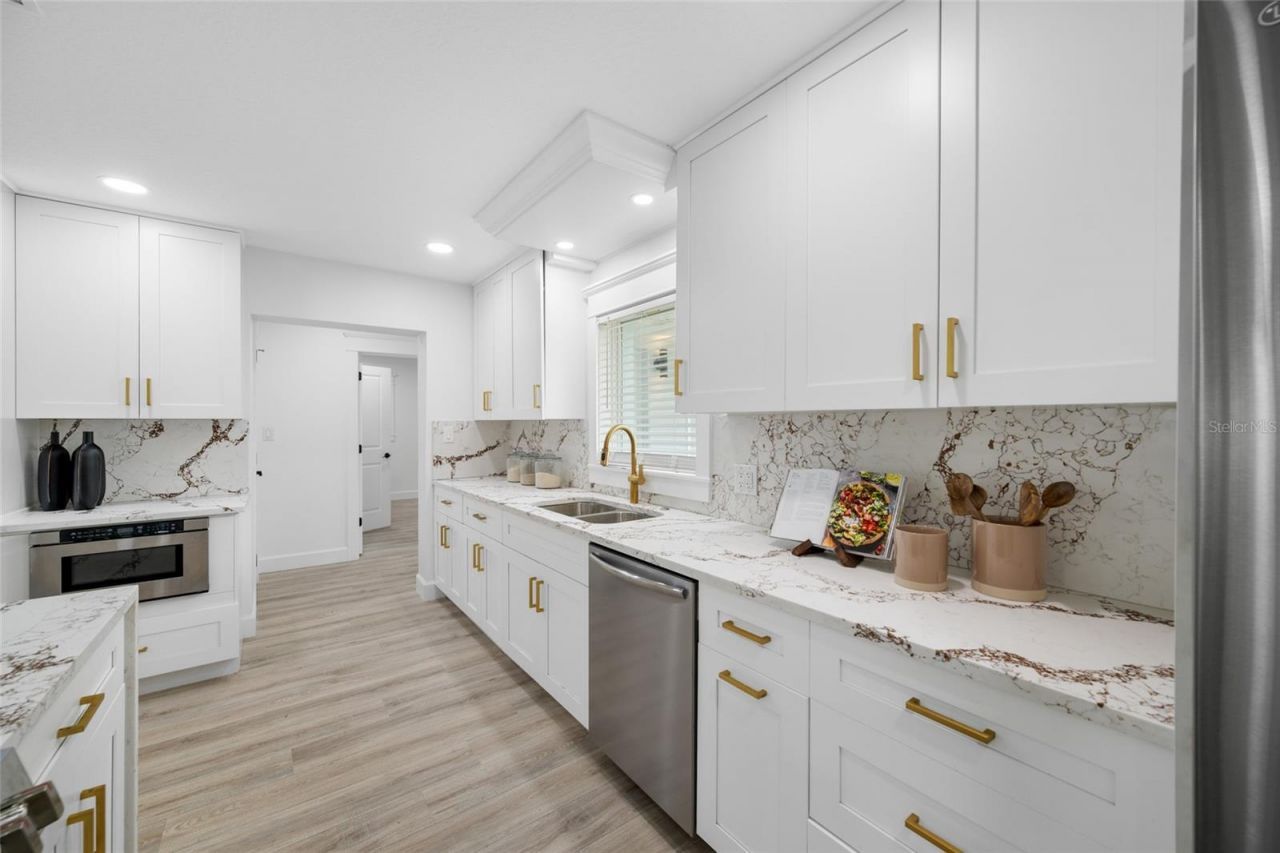 380 Villagrande Avenue S, Saint Petersburg, FL 33707 Photo