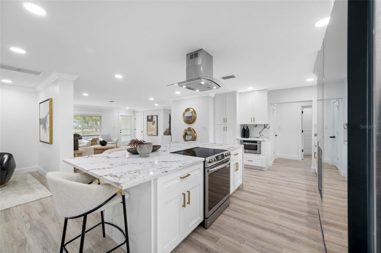 380 Villagrande Avenue S, Saint Petersburg, FL 33707 Photo