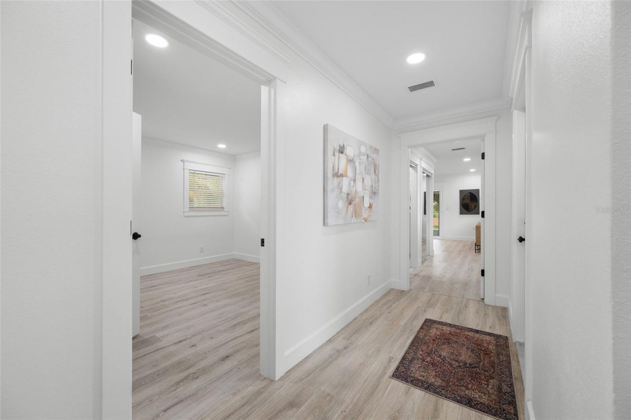 380 Villagrande Avenue S, Saint Petersburg, FL 33707 Photo